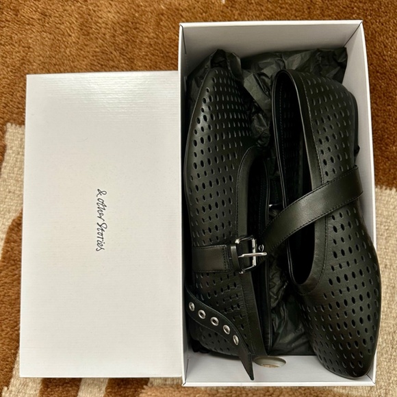 & Other Stories Mary - Jane Ballet Flats Perforated black leather Size 8 - Picture 2 of 10